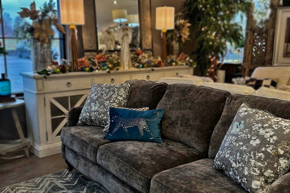 Furniture Couch With Decorative Pillows